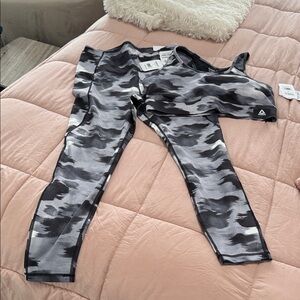 Reebok Adult Leggings - Black and Gray Camo